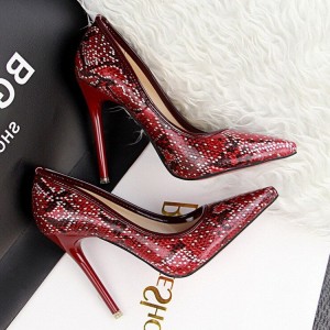 kırmızı bordo yılan derisi desenli stiletto