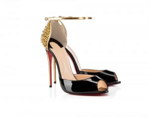 siyah kırmızı topuk burnu açık zımbalı stiletto