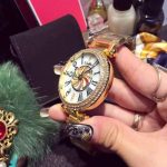 taş işlemeli altın rengi bayan kol saati sk9968