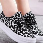 siyah beyaz bez ayakkabı