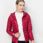 kırmızı kapüşonlu kısa şişme mont sk15781