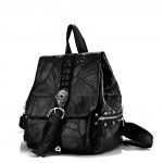 siyah zımba ve kuru kafa detaylı sırt çantası sk22420