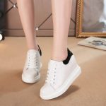 siyah beyaz süet detaylı gizli topuk ayakkabı sk22700