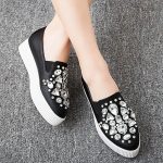 siyah taş işlemeli düz platform ayakkabı sk24827