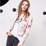 pembe nakış ve zımba detaylı deri ceket sk25807