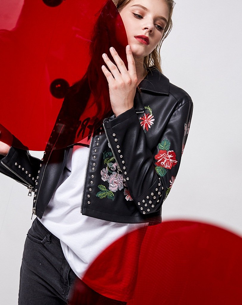 stylish leather jacket women outfit