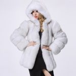 gümüş rengi kapüşonlu bayan kürk mont sk28315