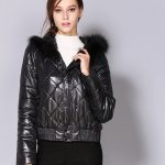 siyah kürk kapüşonlu kısa mont sk28936