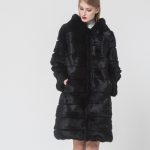 siyah kapüşonlu tavşan kürkü mont sk36709