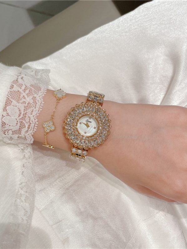 Taş kaplamalı Zarif Kadın Kol Saati SK53252 - Altın