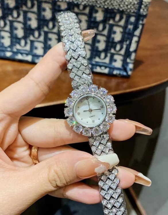 Yuvarlak Zirkonyum Taş İşlemeli Kol Saati SK53328 Yuvarlak Zirkonyum Taş İşlemeli Kol Saati SK53328