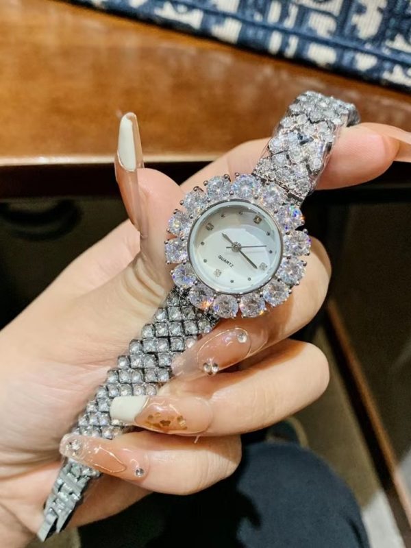 Gümüş Zirkonyum Taş İşlemeli Kol Saati SK53328 - Yuvarlak