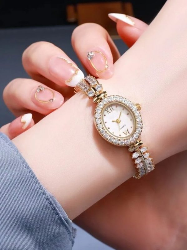 Full Taşlı Tasarım Oval Saat SK54766 - Altın