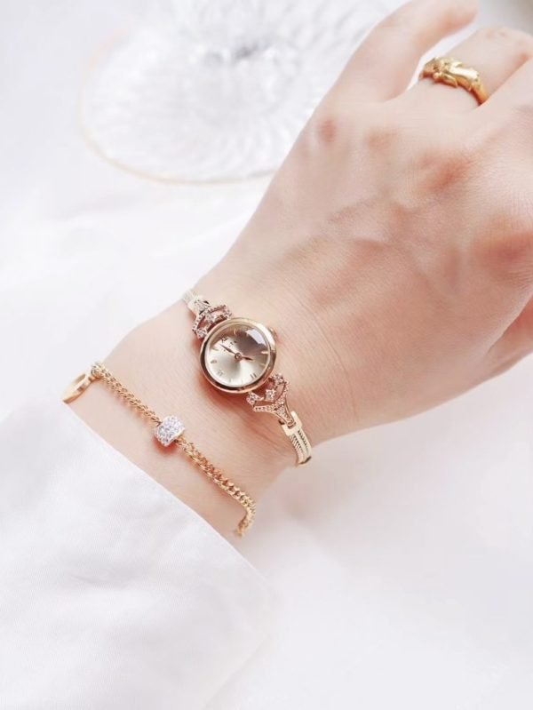 Elegant women’s vintage watch with zircon stones