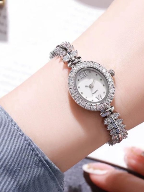 Full Taşlı Tasarım Oval Saat SK54766 - Gümüş