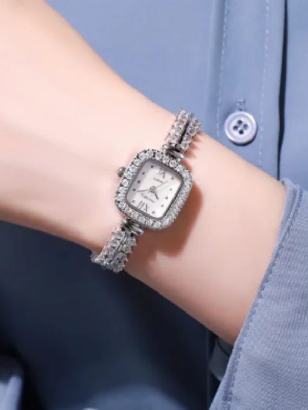 Zirkonyum Taşlı Zarif Kadın Kol Saati SK54711 - Gümüş