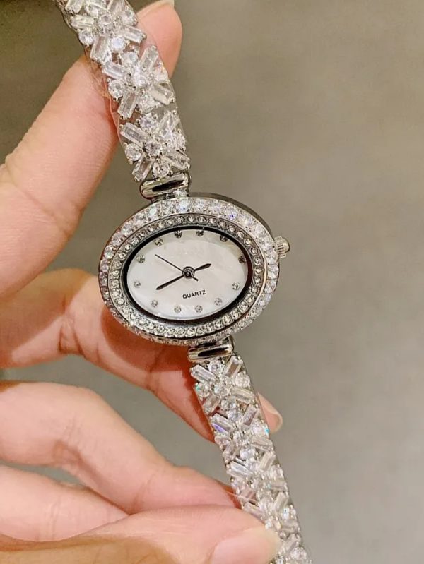 Oval Zirkonyum Taşlı Kol Saati SK55919 - Gümüş