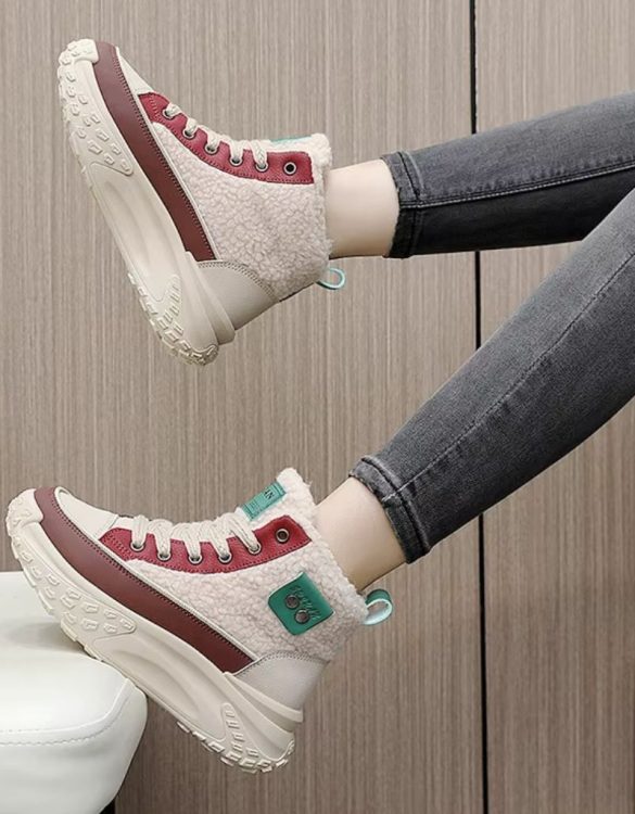 Kırmızı Peluş Detaylı Bağcıklı Kadın Kısa Bot SK57035