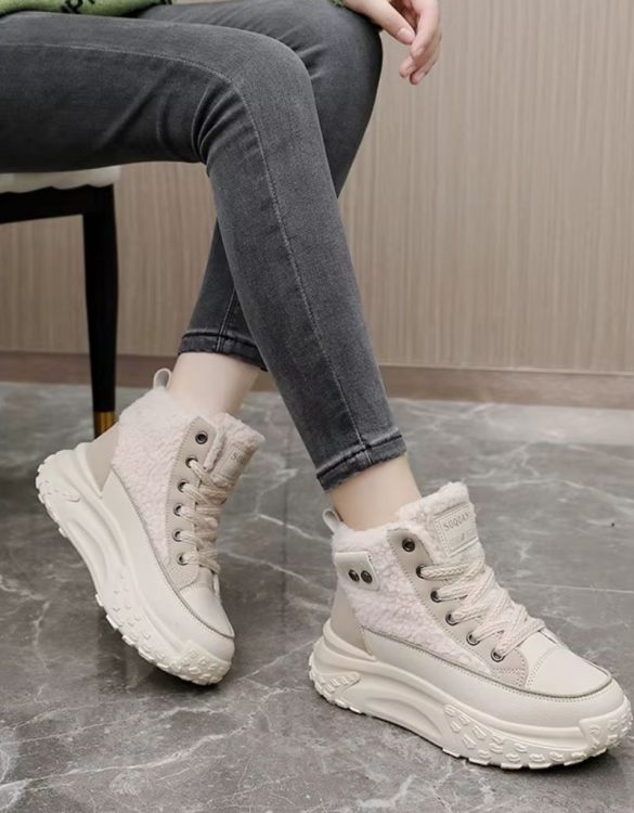 Krem Peluş Detaylı Bağcıklı Kadın Kısa Bot SK57035