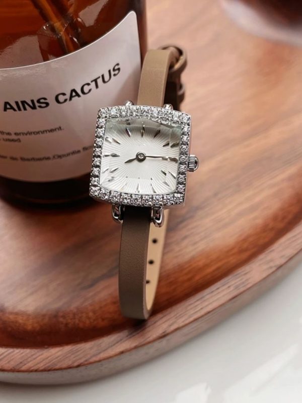 Deri Kordonlu Taşlı Elegance Kol Saati SK56924