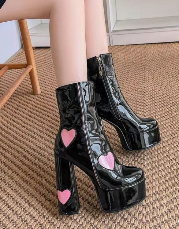 siyah Kalpli Parlak Kalın Topuk Bot SK56981