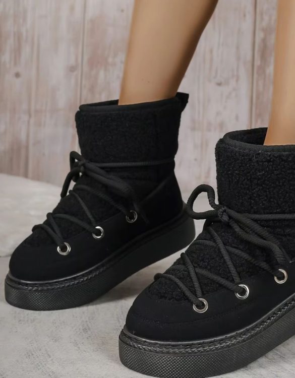 Siyah Bağcıklı Kalın Taban Kar Botu SK57095