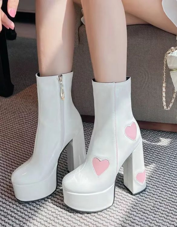 Beyaz Pudra Kalpli Parlak Kalın Topuk Bot SK56981