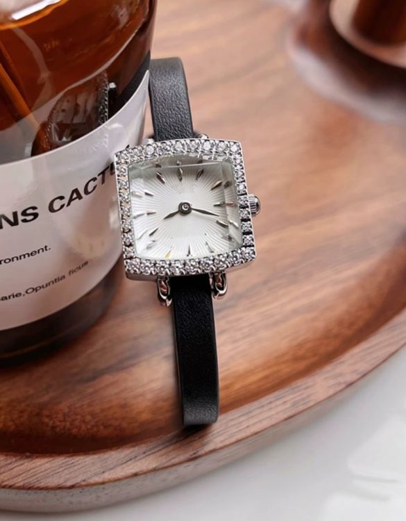 Deri Kordonlu Taşlı Elegance Kol Saati SK56924