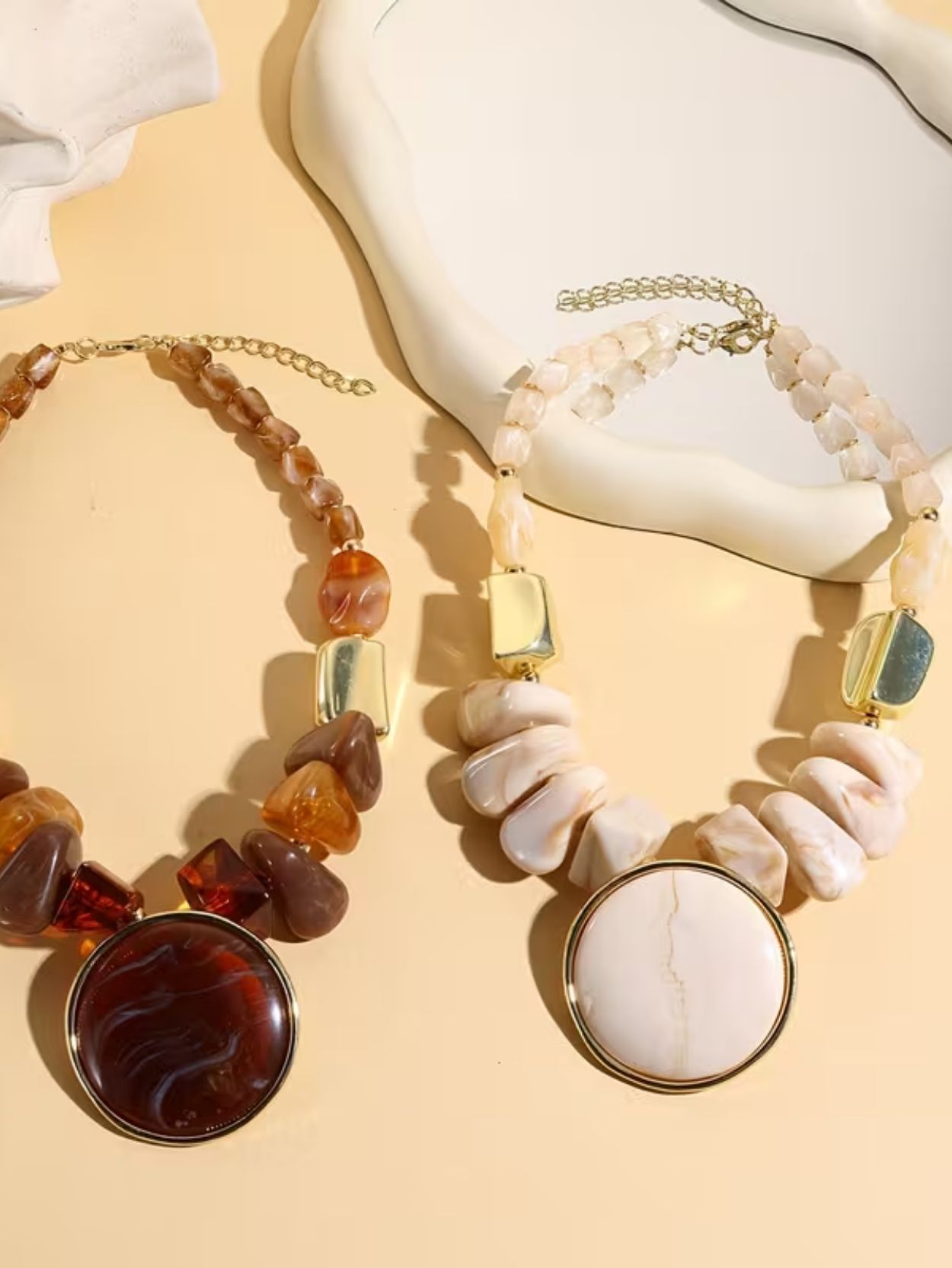 Cream Beaded Statement Necklace with Resin Pendant SK62909 - Image 4